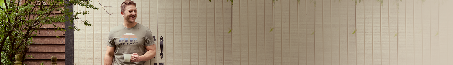 a green leaves on a white wall