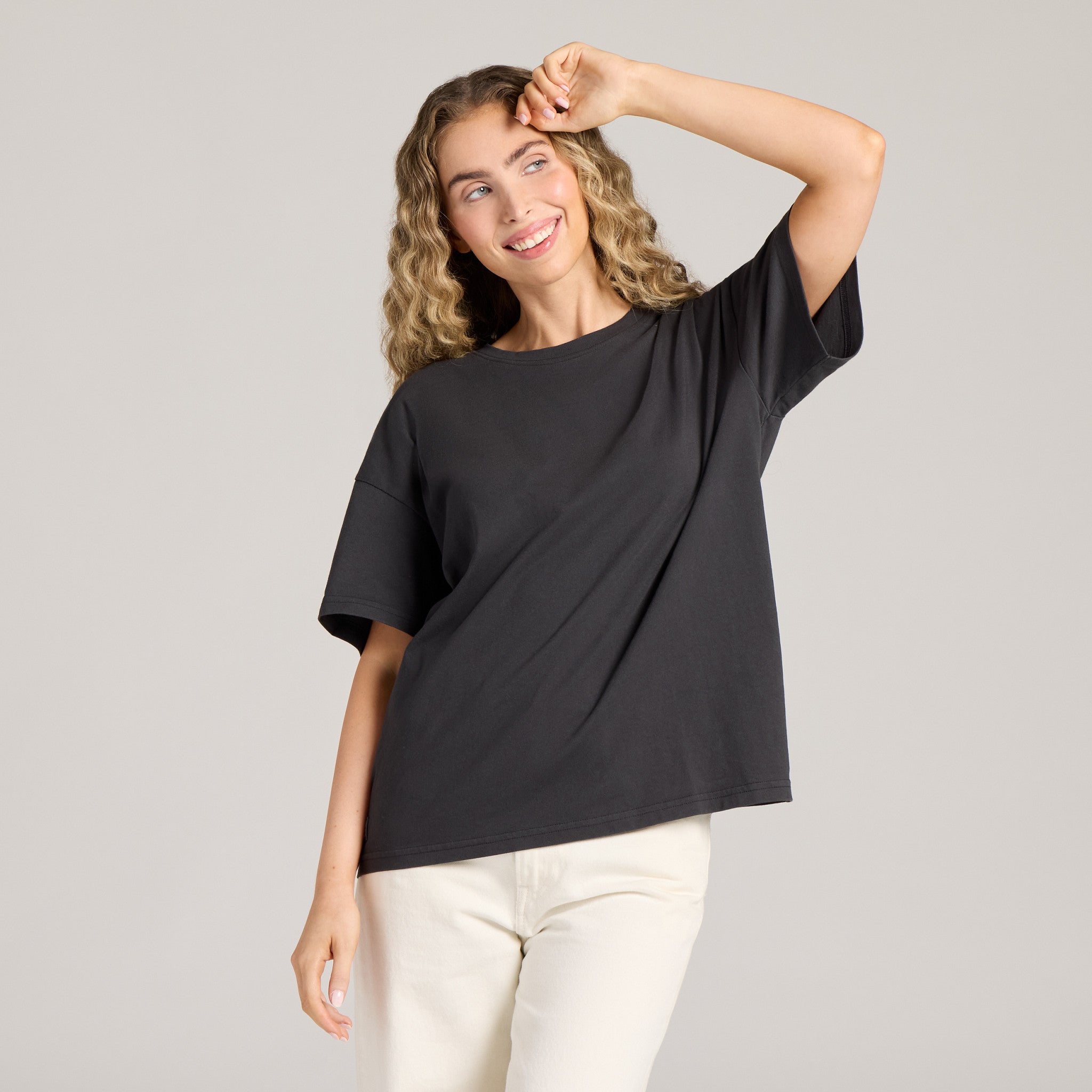 roughlow soft flare tee ブラック Women's Solid Short Sleeve Oversized Crusher Tee | Shop Life is Good